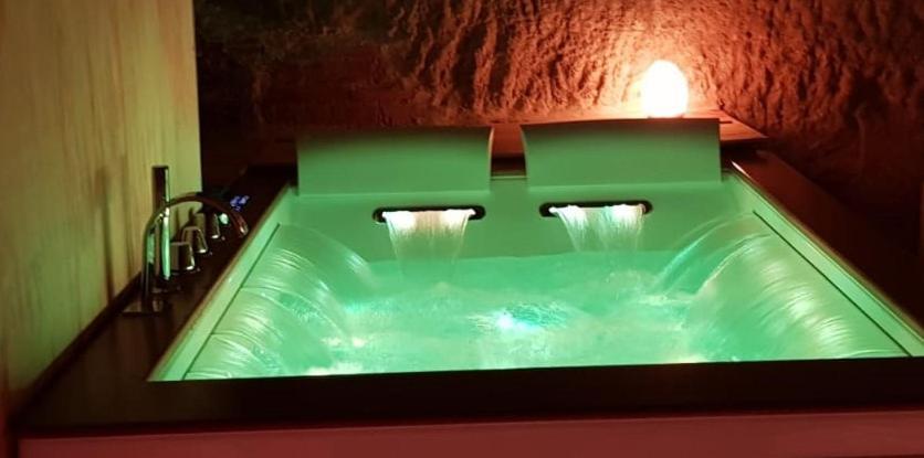 Вилла La Grotta Nel Borgo Роккастрада Экстерьер фото